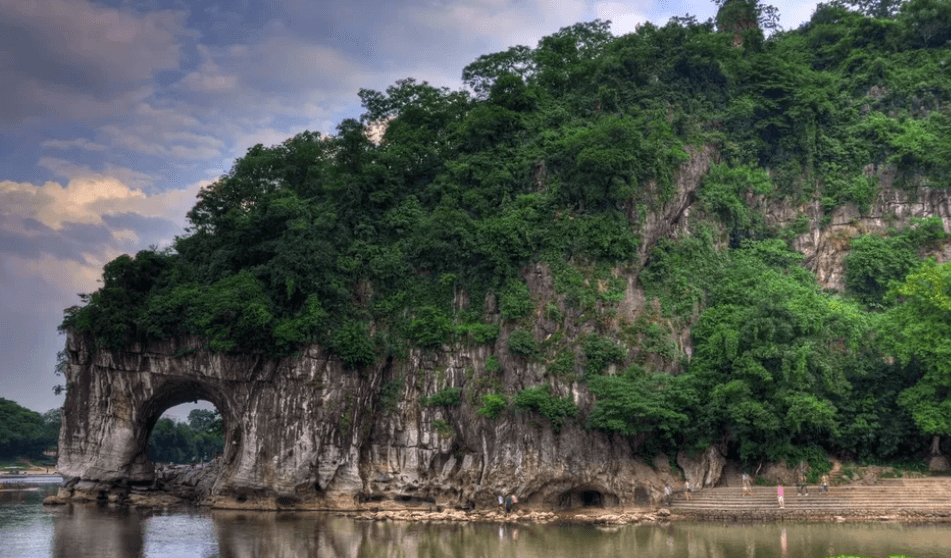 象鼻山